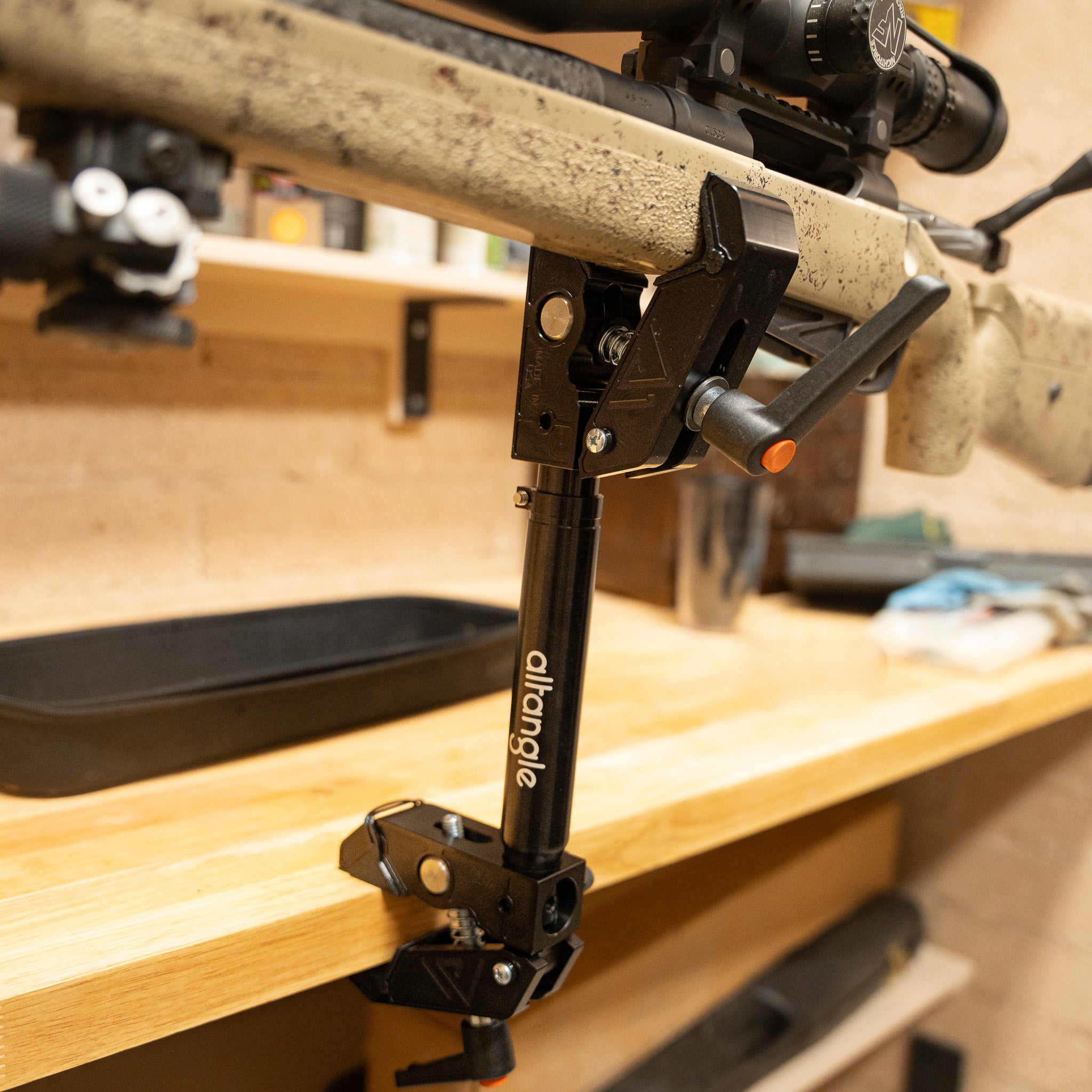 THE PORTABLE FIELD VICE.